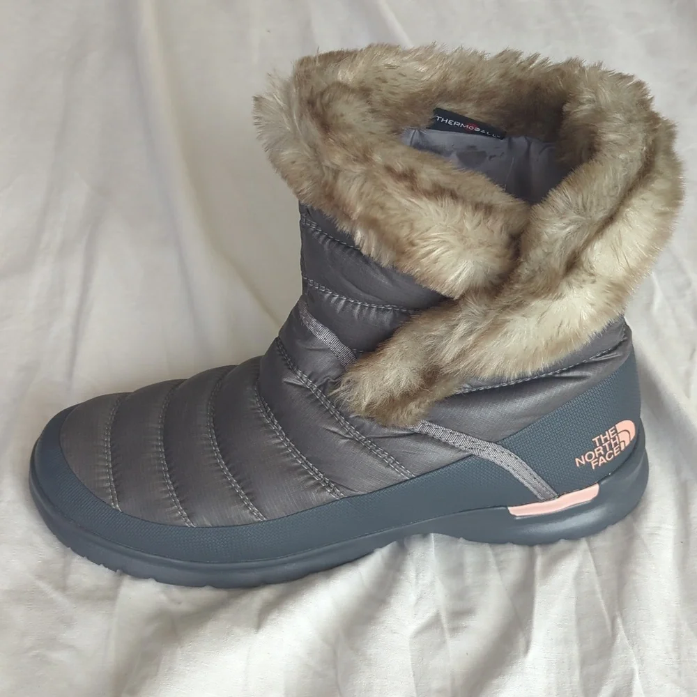 The North Face Women's Thermoball Microbaffle Bootie II - Picture 8 of 12
